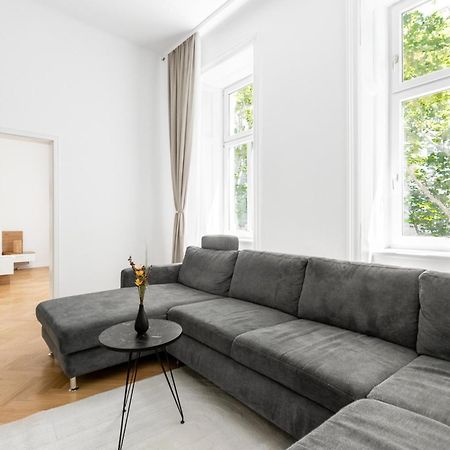 Stilvolle 2 Zimmer Apartment Im Wiener Altbaustil Nahe Donaukanal エクステリア 写真