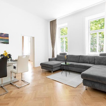 Stilvolle 2 Zimmer Apartment Im Wiener Altbaustil Nahe Donaukanal エクステリア 写真